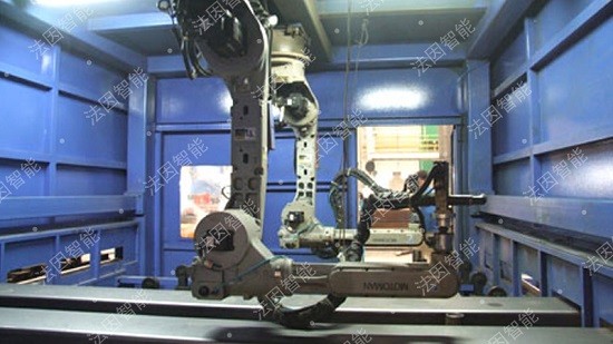 RPC12型汽車(chē)縱梁機器人等離子切割機